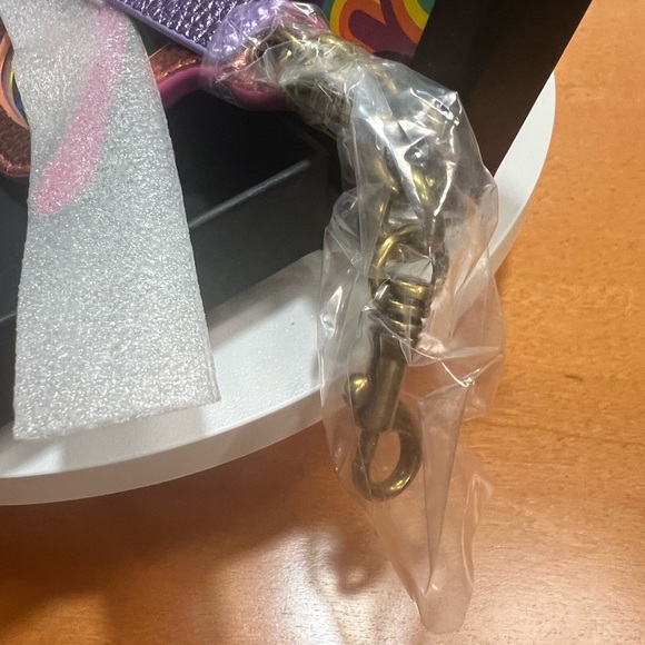 Kurt Geiger Metallic Pink Jeweled Sunglasses Bag Charm NWT!! - Picture 4 of 4